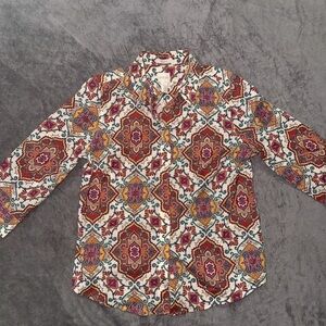 Chicos Blouse size 0 
Medallion print 
Button back